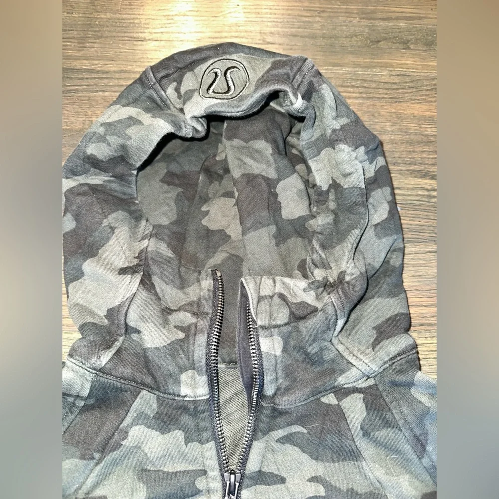Lululemon Scuba Full-Zip Hoodie in the Heritage 365 Camo Green 6 Jacket - Picture 2 of 5